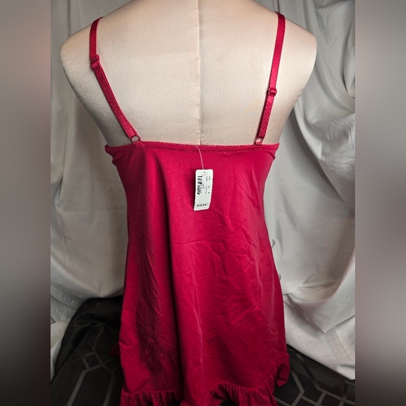 Elegant Lace Trim Chemise in Red - Picture 2 of 3